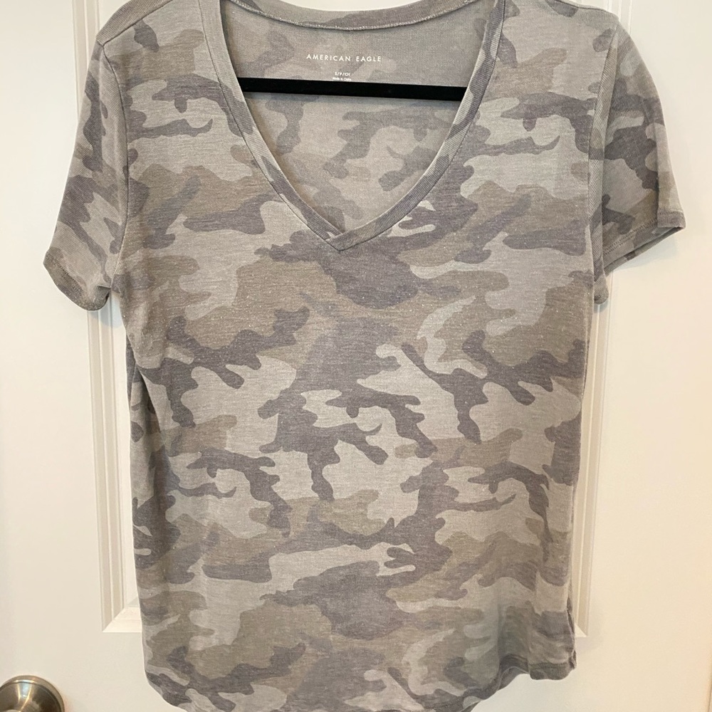 AMERICAN EAGLE CAMO V NECK SUPER SOFT
